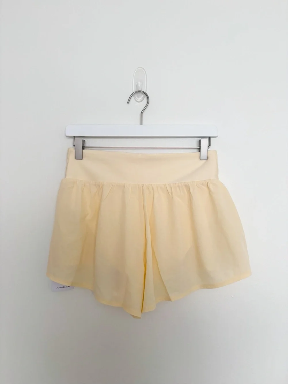 ALO Yoga V-Cute Running Short Candlelight Yellow Size Small
